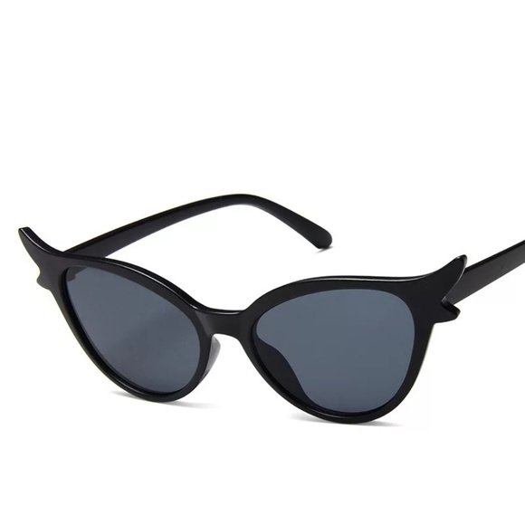 Accessories - 5/$20 Cute Black Retro Cat Eye Sunglasses